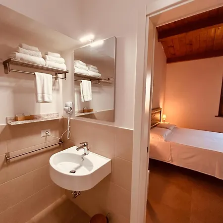 Bed & Breakfast Essentia Assisi - And Retreat 3*